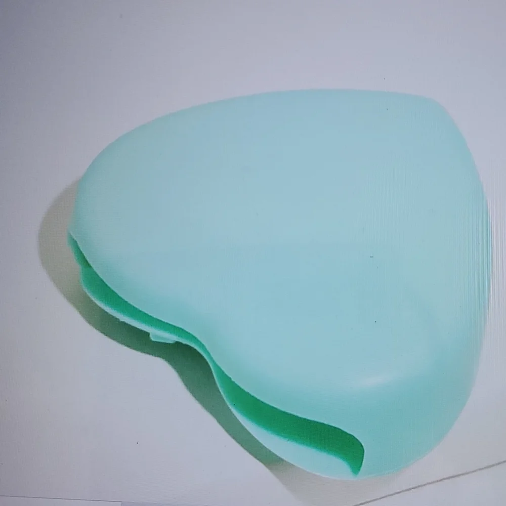 New Head Shaped Makeup Brush Cleaning Tool- - Picture 3 of 3